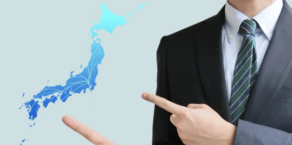 全国に張り巡らされたネットワークを示す日本地図を背景に、スーツ姿のビジネスマンが両手で指し示している「全国対応・広域サービス」をイメージしたビジュアル